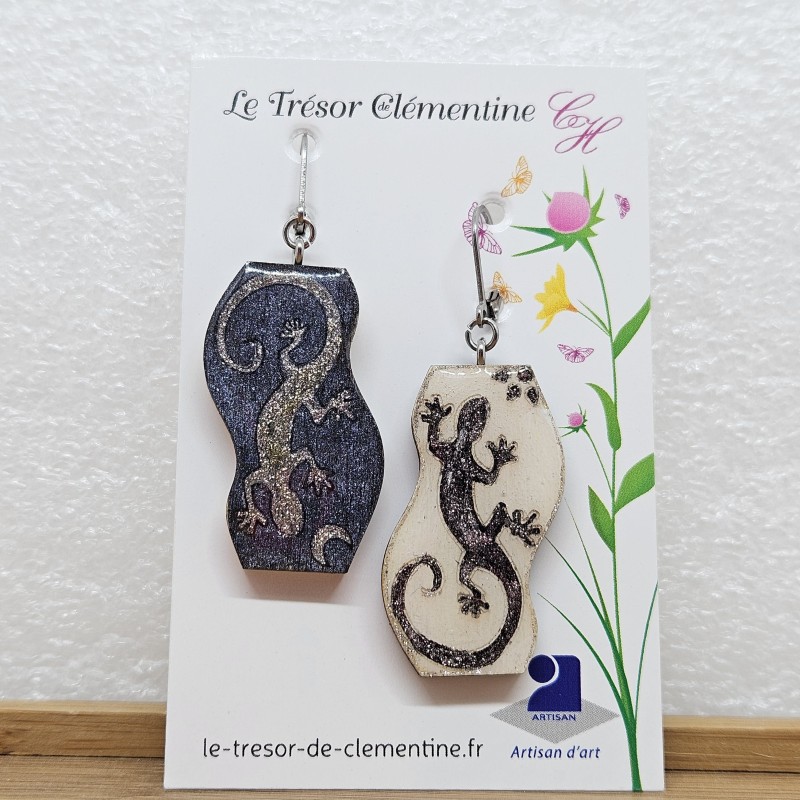 Boucle d'oreille fantaisie décor salamandre inversée gris argent et blanc monture dormeuse acier inoxydable