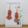 Boucle d'oreille pendante chic, forme originale orange à feu et pailleté or fait main sur dormeuse