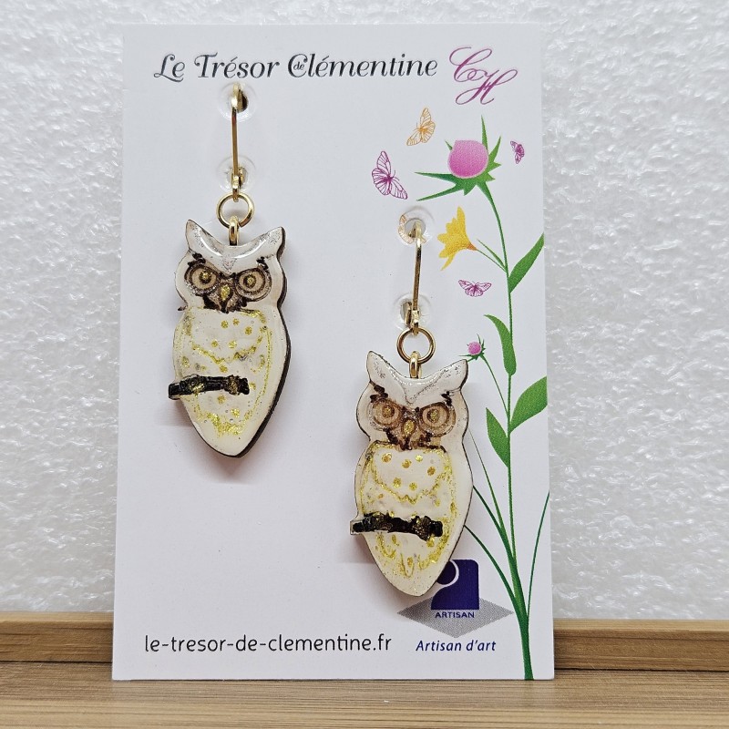 Paire de boucles d'oreilles fantaisie femme forme chouette blanche et dorée fait main monture dormeuse dorée inox