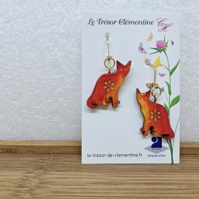 Paire de boucles oreilles fantaisie silhouette de chats dorés et orange à ton feu monture dormeuse inox dorée