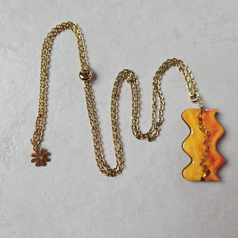 Sautoir Collier artisanal forme ondulante orange ton feu pailleté doré, réglable coulissant chaîne acier inoxydable