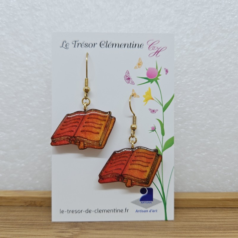 Boucles d'oreille fantaisie ludique forme livre couleur ton feu fait main monture inox doré pour éviter les allergies.