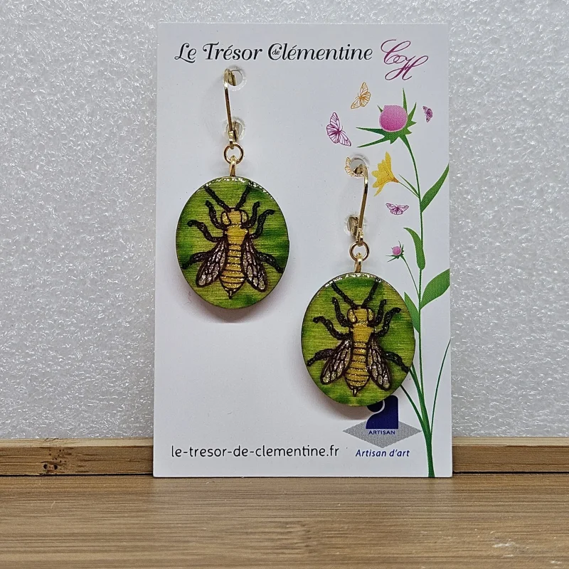 Boucle d'oreille fantaisie abeille or et vert anis fait main pmodèle