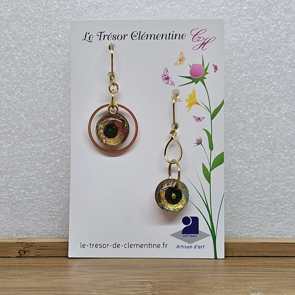 Boucles D’oreilles Pendantes Dorées Vintage à Motifs émaillés – Bijou Original