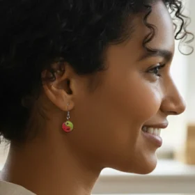 Boucle d'oreille fantaisie décor yin et yan couleurs vives fait main sur monture acier inoxydable très légères