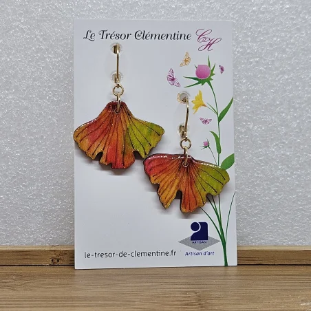 Boucle d'oreille feuille de ginko biloba fabrication artisanale douce nuances, très légère, dormeuse dorée hypoallergénique