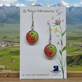 Sérénité et gaité aualité et confort : l'acier inoxydable à l'honneur pour ces boucles d'oreilles originales yin et yan