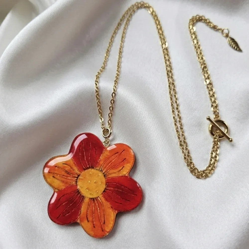 Collier femme pendentif de forme fleur camaïeu de orange à feu chaîne réglable acier inoxydable fait main