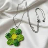 Collier pendentif artisanal forme fleur camaïeu de vert fait main chaine réglable acier inoxydable argent