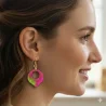 Boucles d'oreilles artisanales en bois - Collection "Les Pulpeuses" - rose fushia,  vert et doré