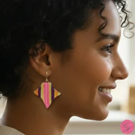 Boucles d'oreilles Artisanales Manta - Multicolore & Dorée - L'élégance de l'artisanat français à vos oreilles femme active