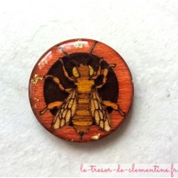Broches originales : abeille tons miel créée et décorée à la main par Clémentine créateur de bijou