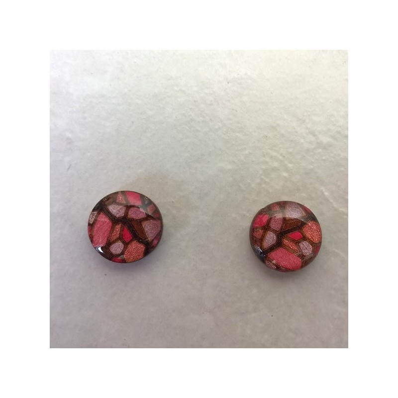 Puce d'oreille vitrail rose oreille non percée style médiéval, réalisable aussi pour oreille percée Puce d'oreille vitrail rose oreille non percée style médiéval, réalisable aussi pour oreille percée