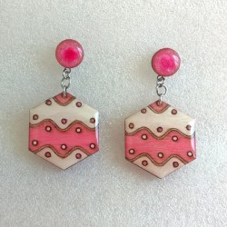 Boucle d'oreille fantaisie rose et blanc hexagone décor vague bijou fantaisie
