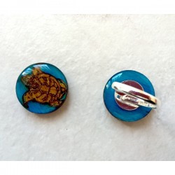 Bague originale décor tortue sur fond bleu créé et décoré par Clémentine