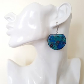 Boucles d'oreilles pendantes femme argent et bulles bleues, créées et décorées à la main par Clémentine