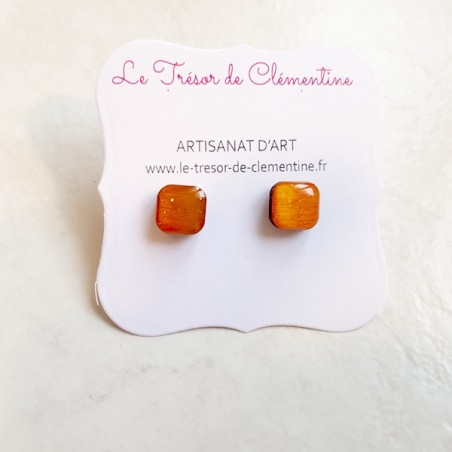 Petit bouton d'oreille, puce d'oreille orange