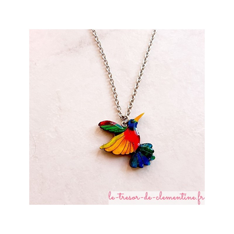 Collier artisanal forme colibri multicolore et chaîne couleur argent